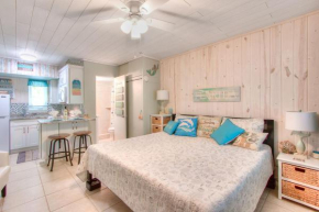 Tropic Terrace Suite #12 - Beachfront Resort